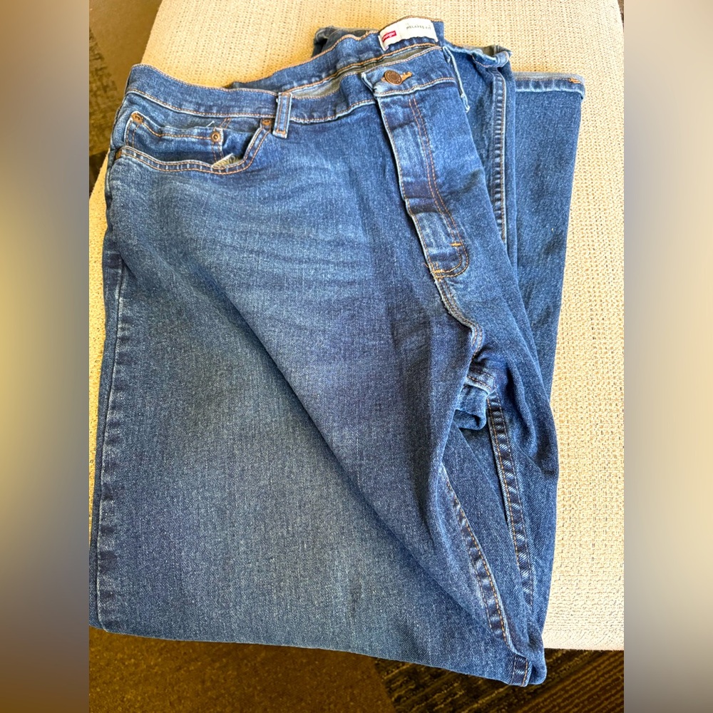 Men’s Wrangler relaxed fit jeans